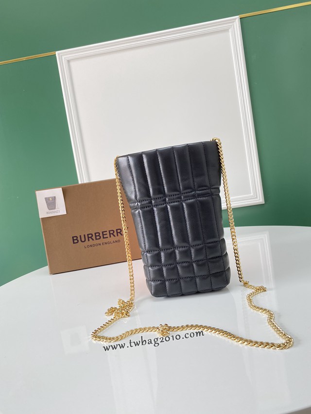 Burberry專門店新款黑色皮革水桶包 巴寶莉絎縫時裝秀款羔羊皮鏈條包 yxb1331